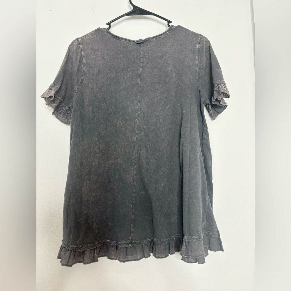 ALTAR'D STATE ACID WASH GREY RUFFLE T SHIRT SZ MEDIUM - Picture 7 of 7